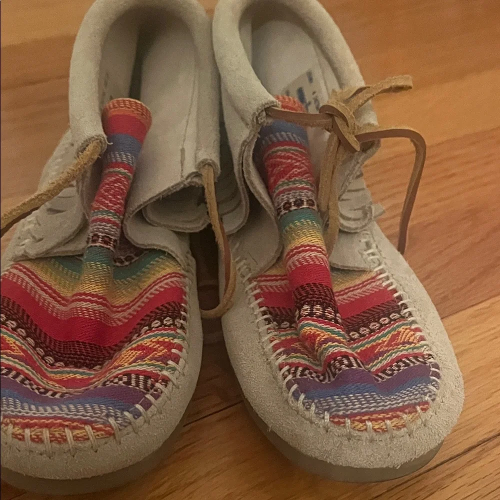 Minnetonka Suede Fringe Moccasin Booties - Kids Size 4 (Fits Women's 5.5-6)